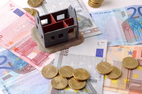 Haus Modell auf Geldscheinen